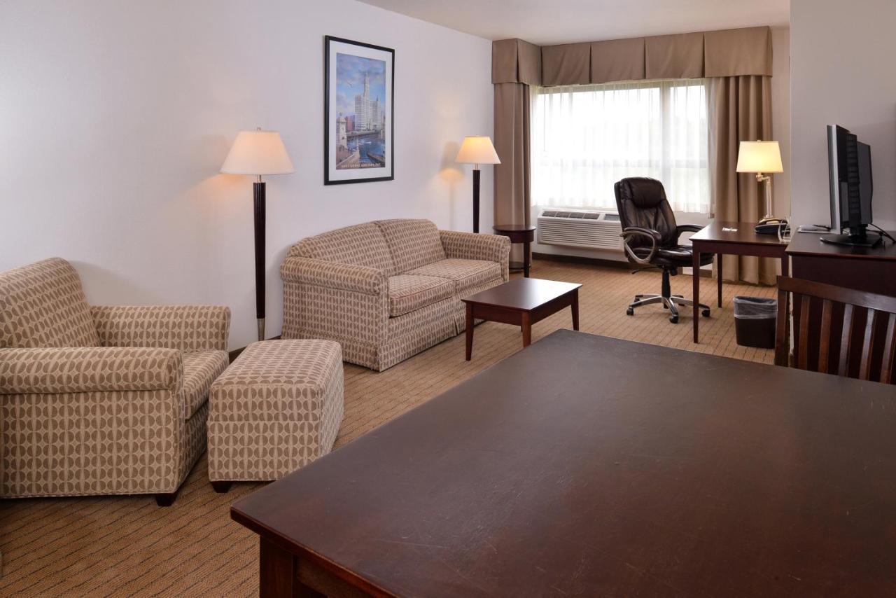 Holiday Inn Madison At The American Center By Ihg Exteriér fotografie